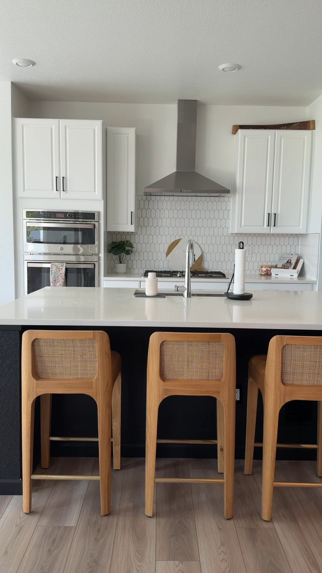 Modern Wood Counter Stools | Kitchen Island Seating

Counter height stools, modern bar stools
Denver Modern Canyon Counter Stools

#LTKHome #LTKvlog #LTKfoodie