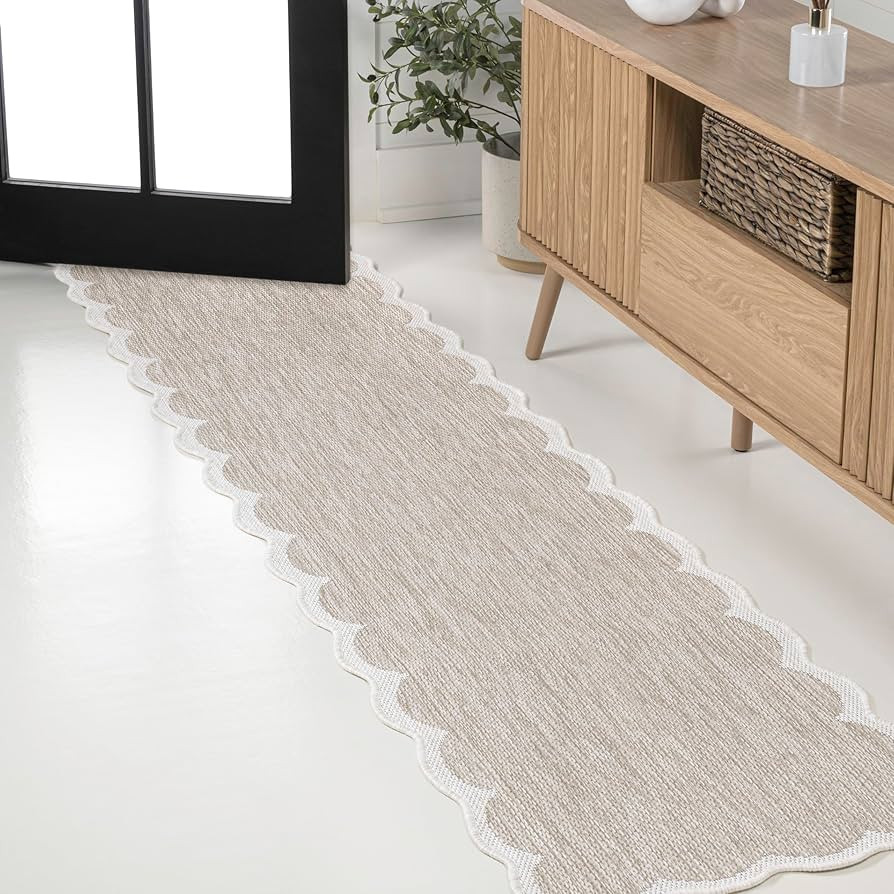 JONATHAN Y Cottage Two-Tone Scalloped Indoor Outdoor Runner Rug 2X8 Beige/Cream, Alice Classic fo... | Amazon (US)