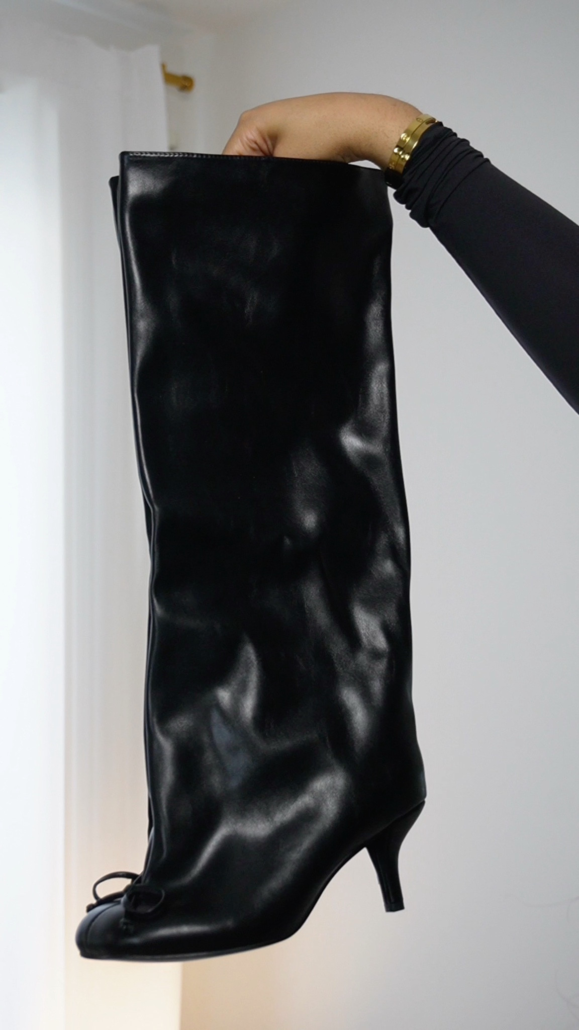 obsessed with these boots from amazon 🔥 these black leather kitten heel boots with the bow on the toe are the cutest boots on amazon! they will easily elevate and look these boot are definitely a must have 🖤 | #amazonfashion #amazonfashionhaul #amazonfashionfinds