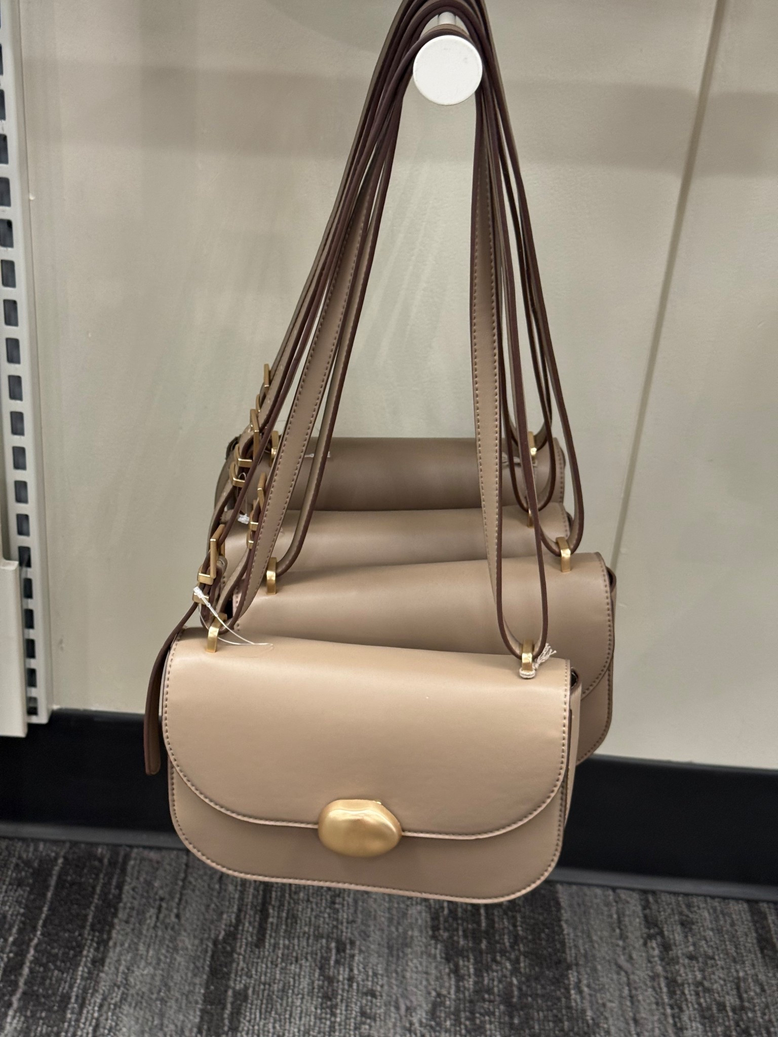 Neutral shoulder or crossbody purse 

#LTKFindsUnder50 #LTKWorkwear
