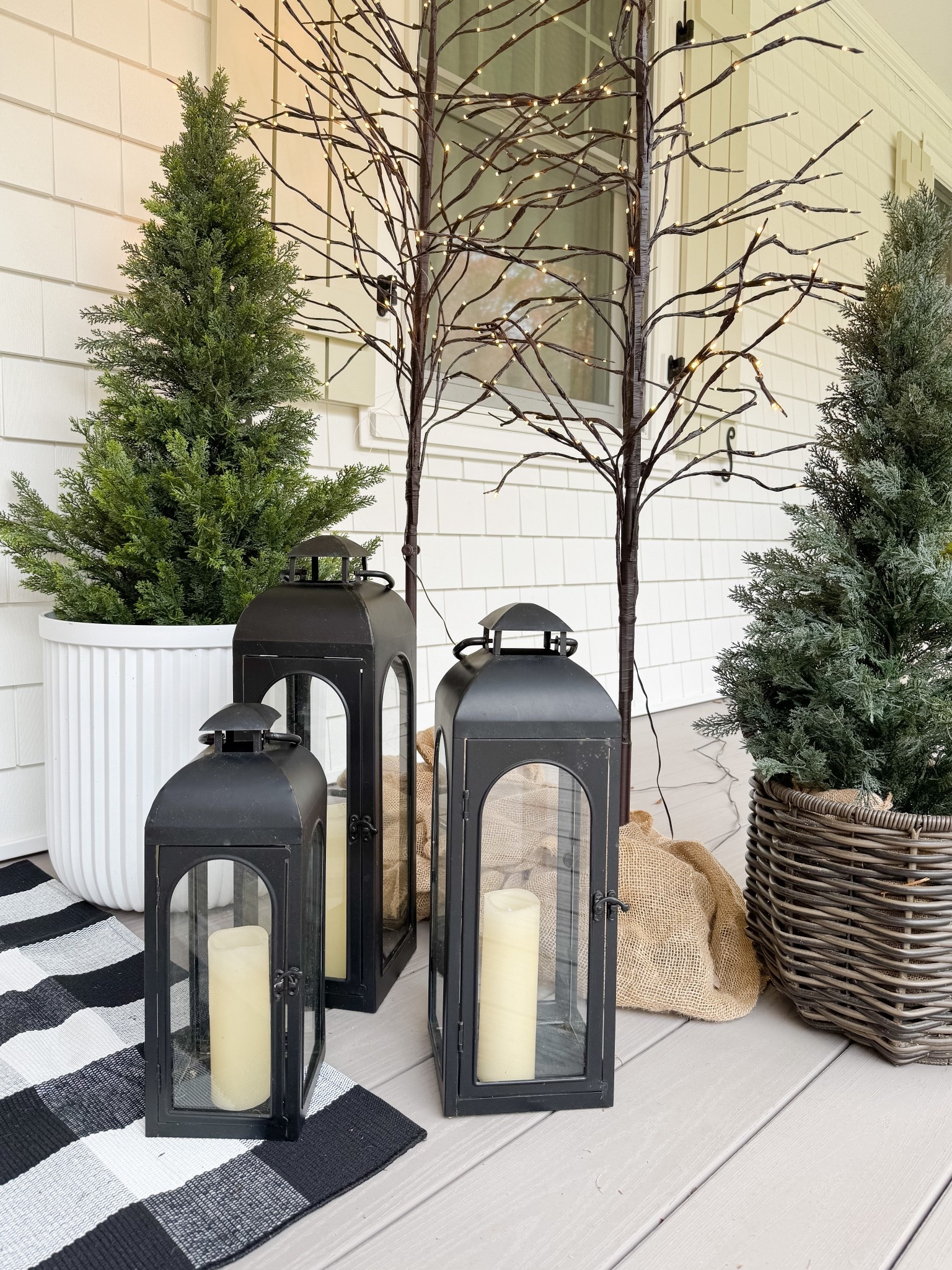 Christmas Front Porch Inspo

holiday front porch  seasonal decor  home decor  home finds  cozy front porch  Christmas wreath  twinkle trees  trending Christmas decor 

#LTKHoliday #LTKHome