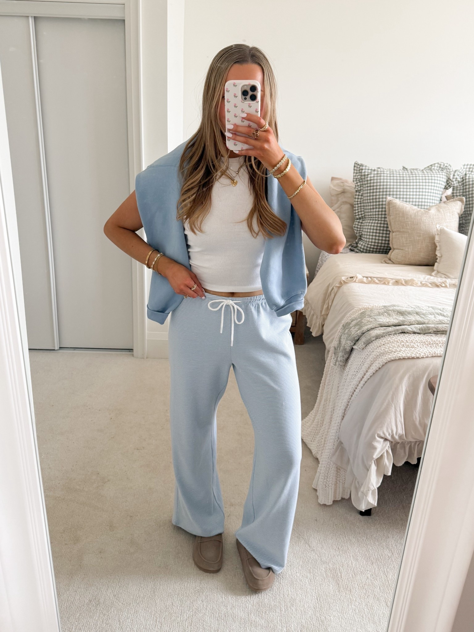 Aritzia spring ootd🫐
T shirt size XS
Sweater size M
Pants size M


#LTKdayinmylife #LTKootd #LTKgrwm
