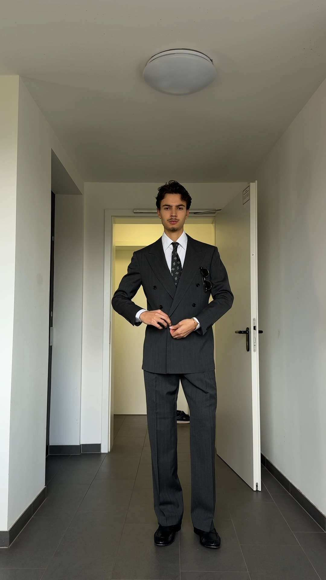 186cm / 75 kg wearing Size 48 for the Suit and Pants & Size 39 for the shirt