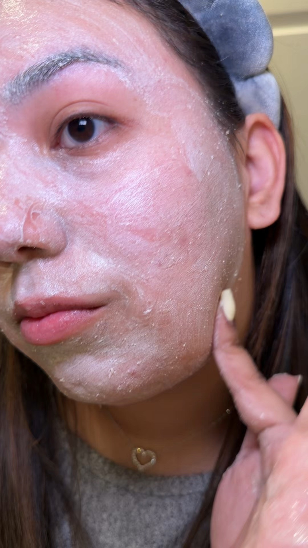 Me acuerdo de niña aplicarme mascarillas de avenas y probar este limpiador de PURITO me llevo a esos momentos, exfolia suavemente y deja mi rostro limpio y suave que esperas para probarlo 

#LTKselfcare #LTKBeauty #LTKmorningroutine