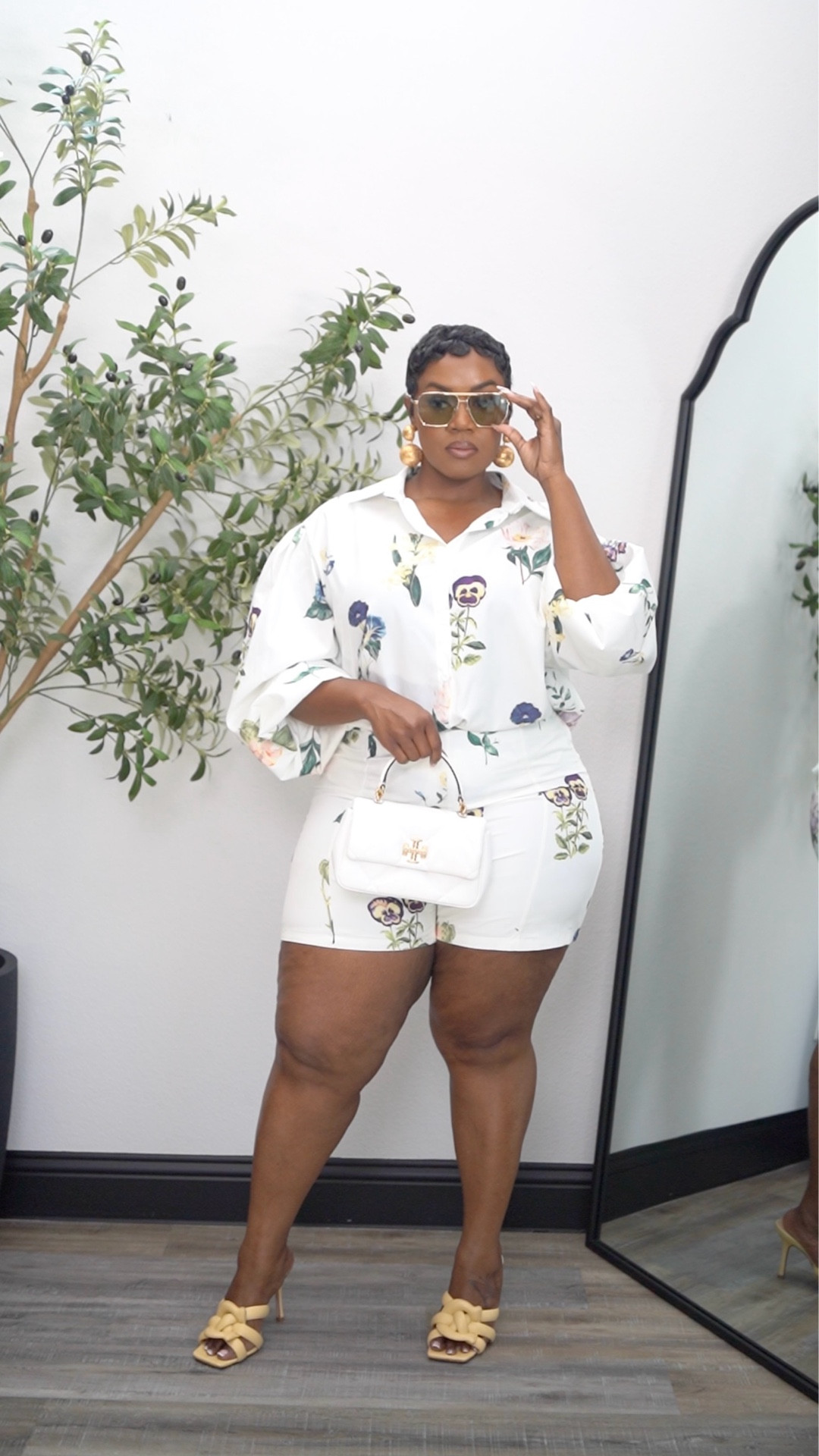 OOTD!
Sunglasses are 12PM Studios
Mules are old Coach
Earring are Khoi 

#LTKPlusSize #LTKootd #LTKdayinmylife