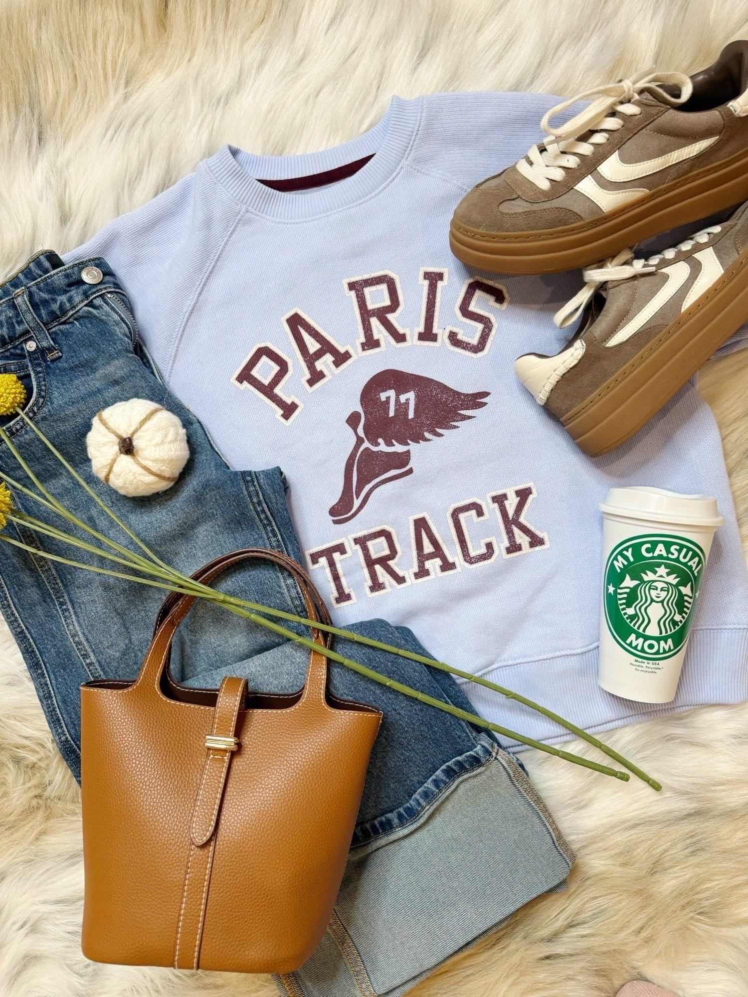 Good Morning! Happy #Flatlayfriday 

This cute sweatshirt top from AE is down to $15 ￼🙌

Dropping 🔗👇
