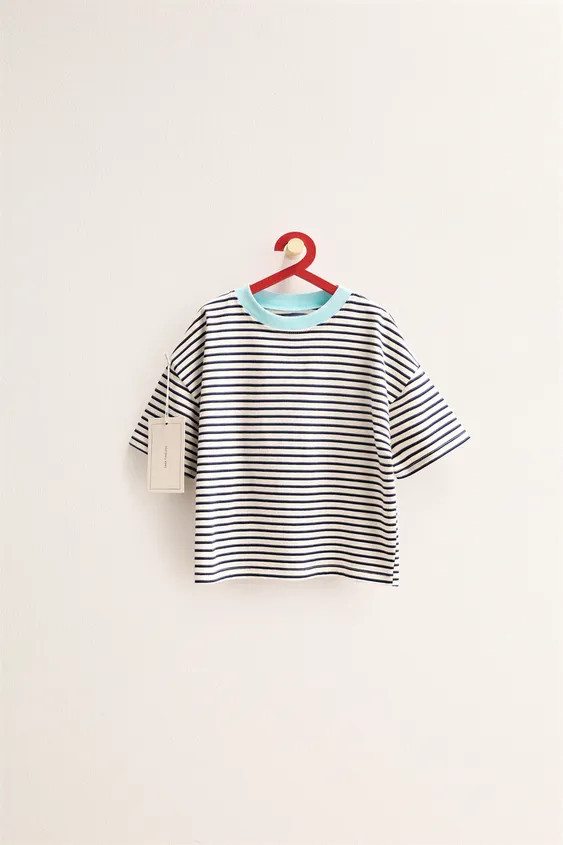 Relaxed fit T-shirt made from cotton fabric with a striped print. The garment features a contrast... | Zara US