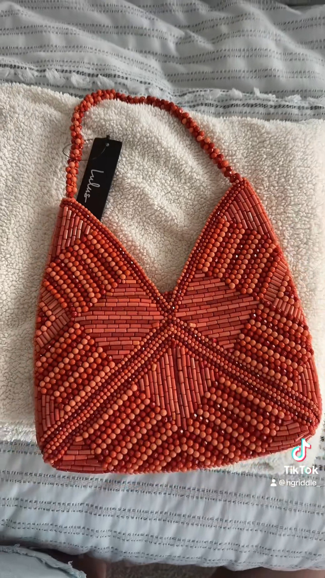 The perfect staple purse for summer! Loving bright colors 🍊☀️

#LTKStyleTip #LTKItBag #LTKFindsUnder100