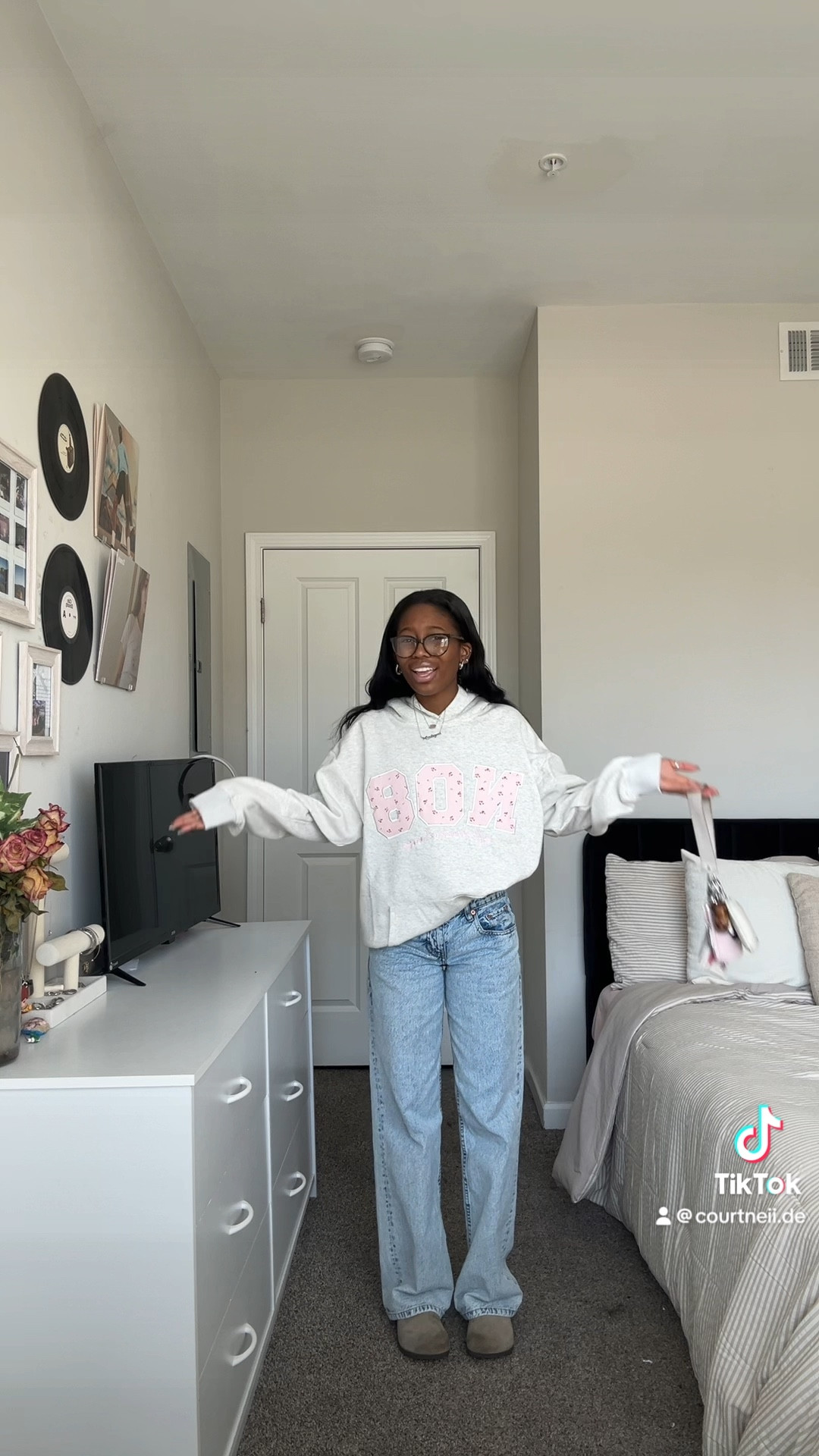 simple fall hoodie outfit 🌸💫
hoodie - Aelfric Eden // ‘Aelfric Eden Flower Embroidery Number Hoodie’
jeans - Motel Rocks // ‘low rise parallel jeans in 80’s wash’
shoes - Birkenstocks 

#LTKStyleTip #LTKSeasonal #LTKU