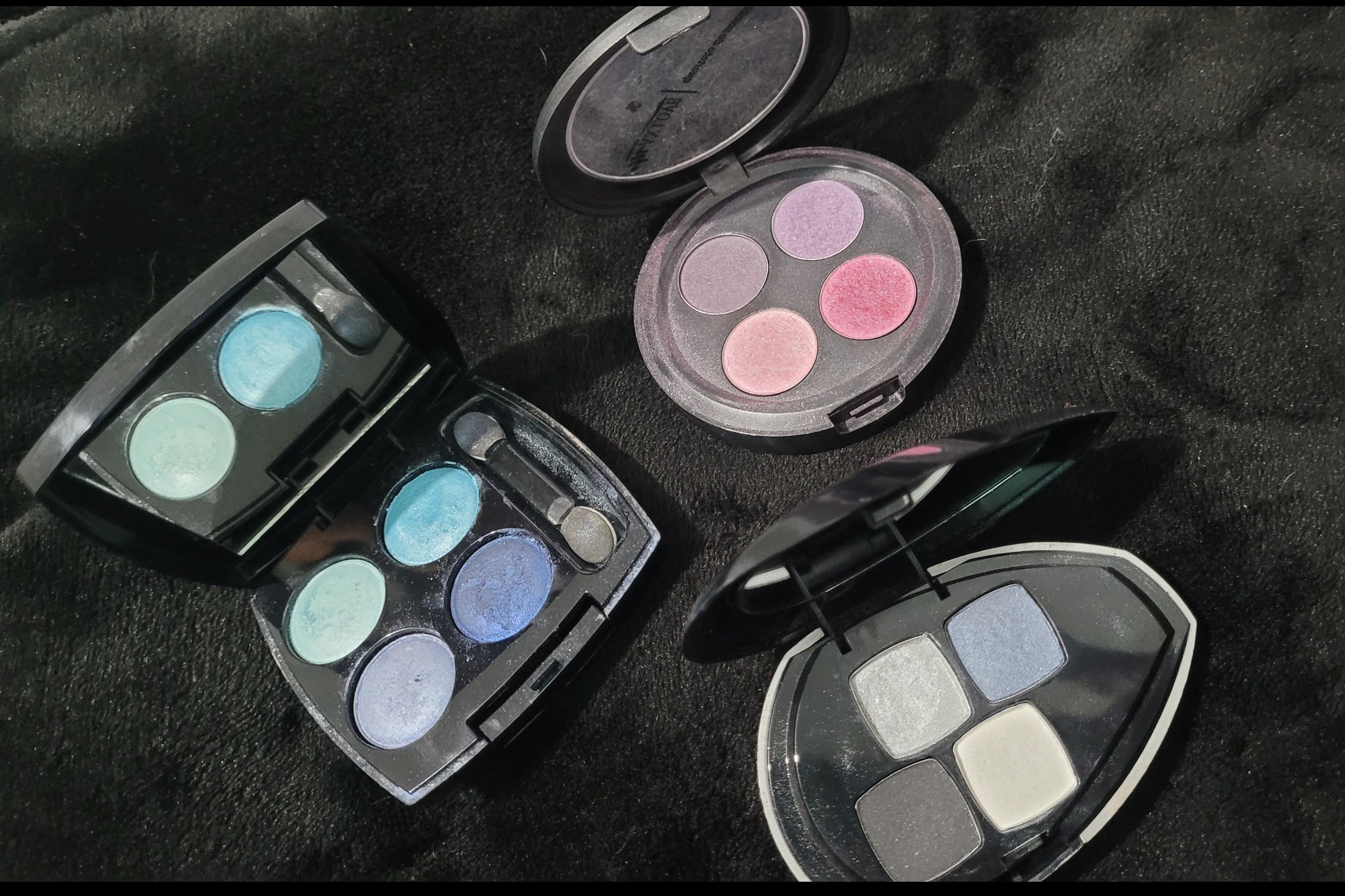 A paleta de sombras é minha aliada para criar looks incríveis! Desde os tons neutros para o dia a dia até os mais ousados para uma noite especial, as possibilidades são infinitas. ✨💫 Qual é o seu tom de sombra favorito? #PaletaDeSombras #MakeupLover #teorianapratica2ltk

#LTKbeauty #LTKbrasil