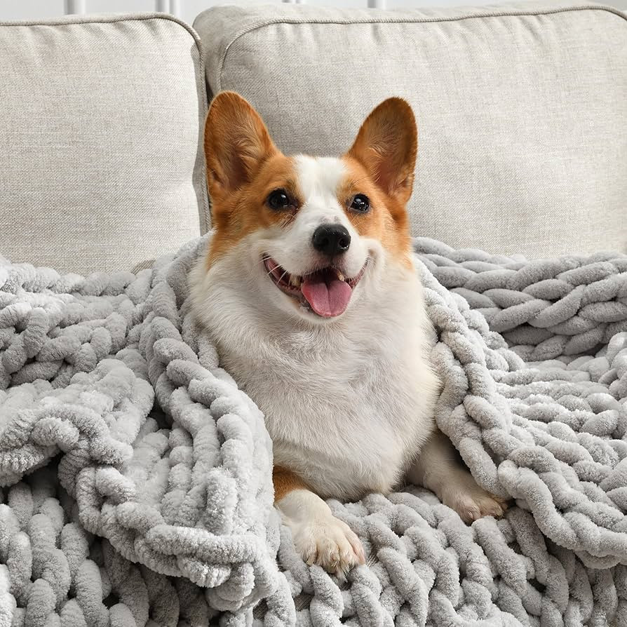 Soft Chunky Knit Blanket, 40X50 Inch Handmade Thick Chenille Yarn Throw Without Shedding & Raveli... | Amazon (US)