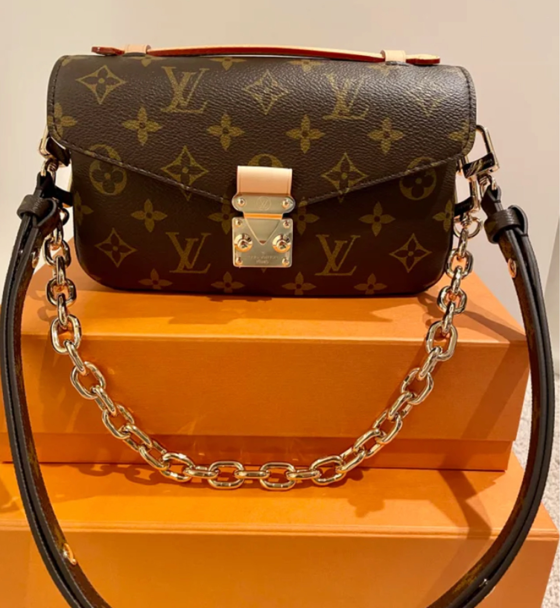 NEW smaller LV Pochette Metis East West 🖤 $82 https://bit.ly/3jpnscL #dhgate dhgate

#LTKunder100 #LTKitbag #LTKSale