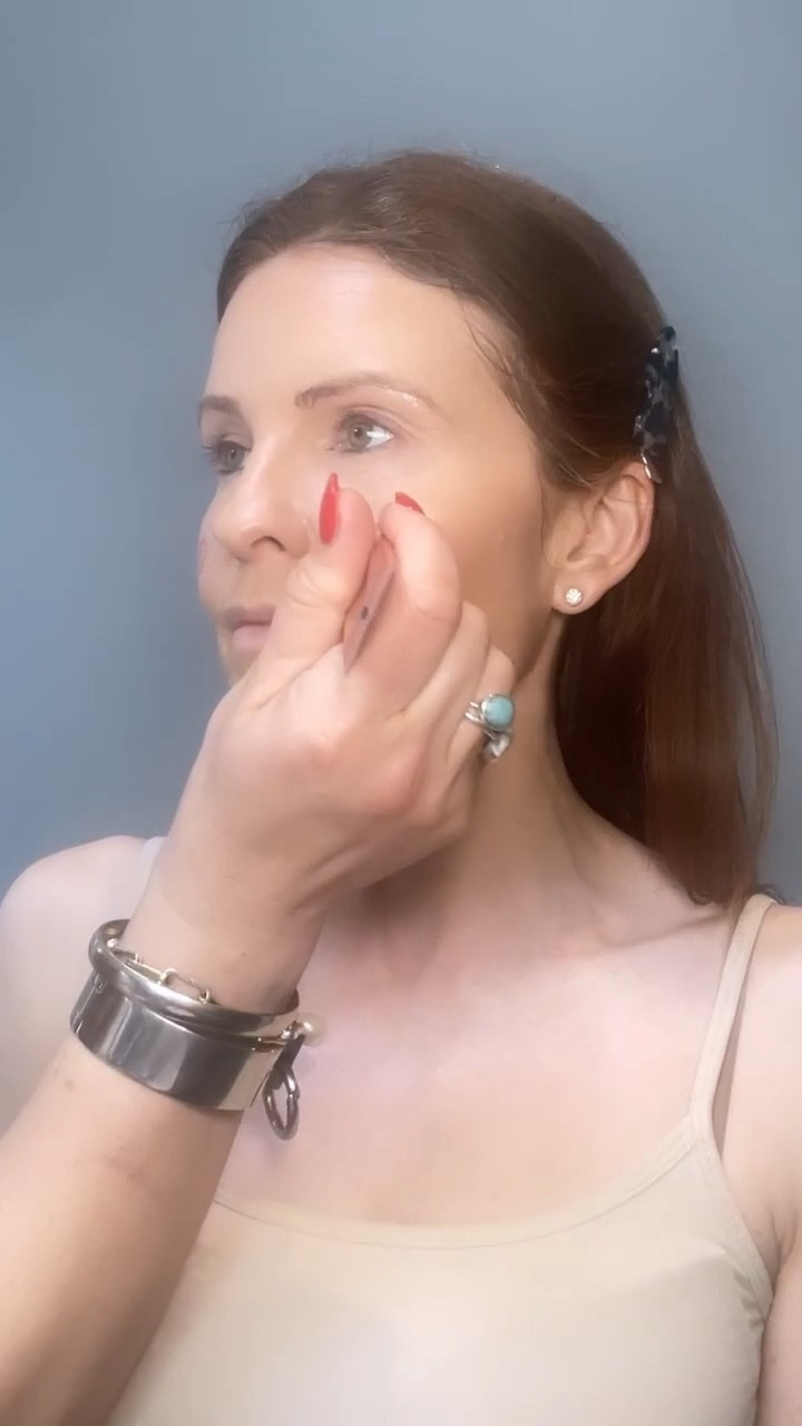 The most beautiful glow can be achieved with The Glowgasm Beauty Light Wand . Stunning 🤩 
#makeup #beauty #highlighter #blusher #contour

#LTKFind #LTKU #LTKbeauty