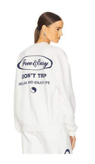 Free & Easy Script Heavy Fleece Sweatshirt in White. - size S | Revolve Clothing (Global)