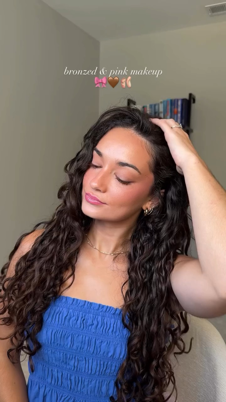 shadow liner is always gonna do it for me 🤌🏼 had no idea what I was going to do with my makeup when I sat down to film this but actually love how it turned out, strawberry vibes for summmmmer 🍓

Shades:
Cc cream: dorè
Ysl concealer: 1
Rare beauty under eye brightener: light medium
NARS concealer: cannelle light 2.75
saie bronzer: swim
Milani blush: pink cava
Nyx bronzer: all butta’d up
Urban decay moondust: space cowboy
L’Oréal blush: confident pink
Cream shadow: Sakura pink
Persona mascara: chocolate 
Huda lip stain: baby pink
Dibs gloss: Italian soda 



#grwmroutine #strawberrymakeup

#LTKBeauty #LTKFindsUnder50 #LTKFindsUnder100