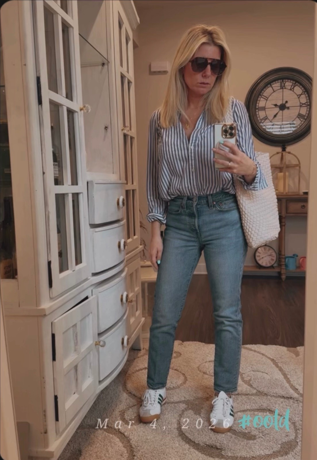 somewhere between errands and espresso.
☕️
Just a calm Wednesday


Denim • Button down • sneakers •


#LTKSpringSale #LTKootd #LTKspringtrends