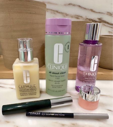 This set from @clinique is such a great deal and has their most popular products! It’s a must! 
#Clinique #CliniquePartner