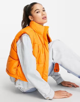 Weekday – Cut – Kurz geschnittene Steppweste aus recyceltem Material in Orange  | ASOS | ASOS (Global)