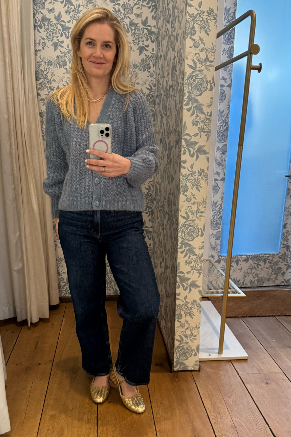 Sezane Emile but make it v neck, blue and white forever, classic style, coastal style, coastal outfit, early spring outfit 