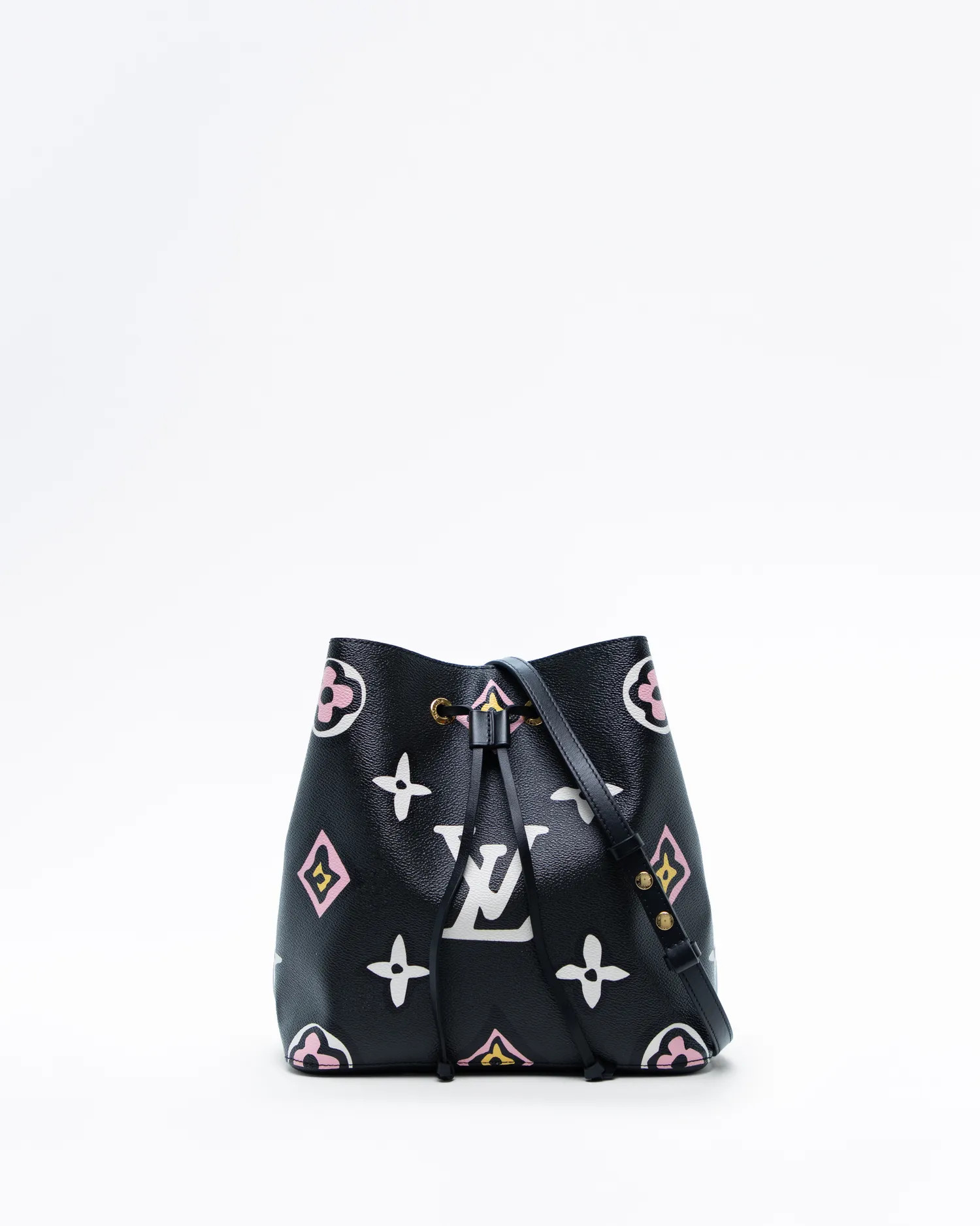 HomeHow It WorksClub PerksApply nowMerch Shop | Vivrelle