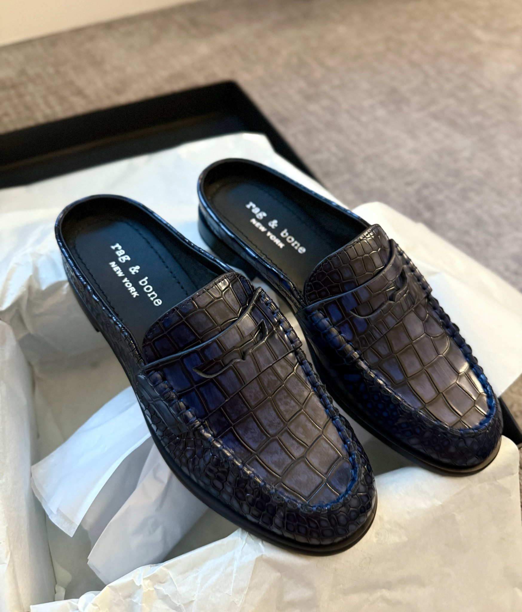 🔹🔹🔹


Rag and bone
Rag & bone
Loafers
Backless loafers
Blue loafers
Women’s work shoes
Work shoes
Women’s loafers
Women’s workwear
Women’s work clothes
Designer shoes
Leather shoes
Leather loafers
Crocodile loafers
Cool shoes
Statement shoes
Fun shoes
Statement outfit
Haul
OOTD

#LTKShoeCrush #LTKWorkwear #LTKStyleTip