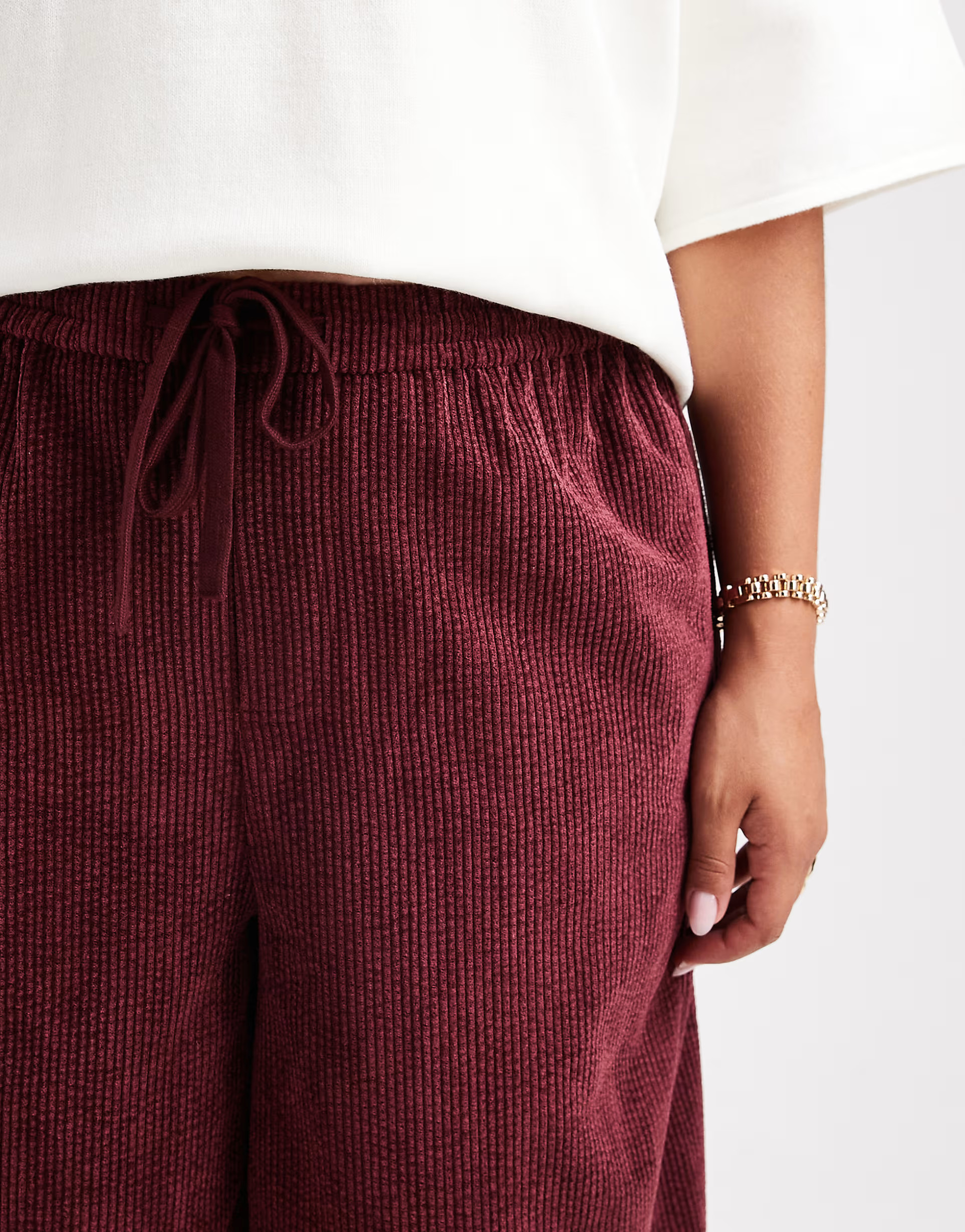 ASOS DESIGN Curve pull on barrel leg cord trousers in burgundy | ASOS | ASOS (Global)