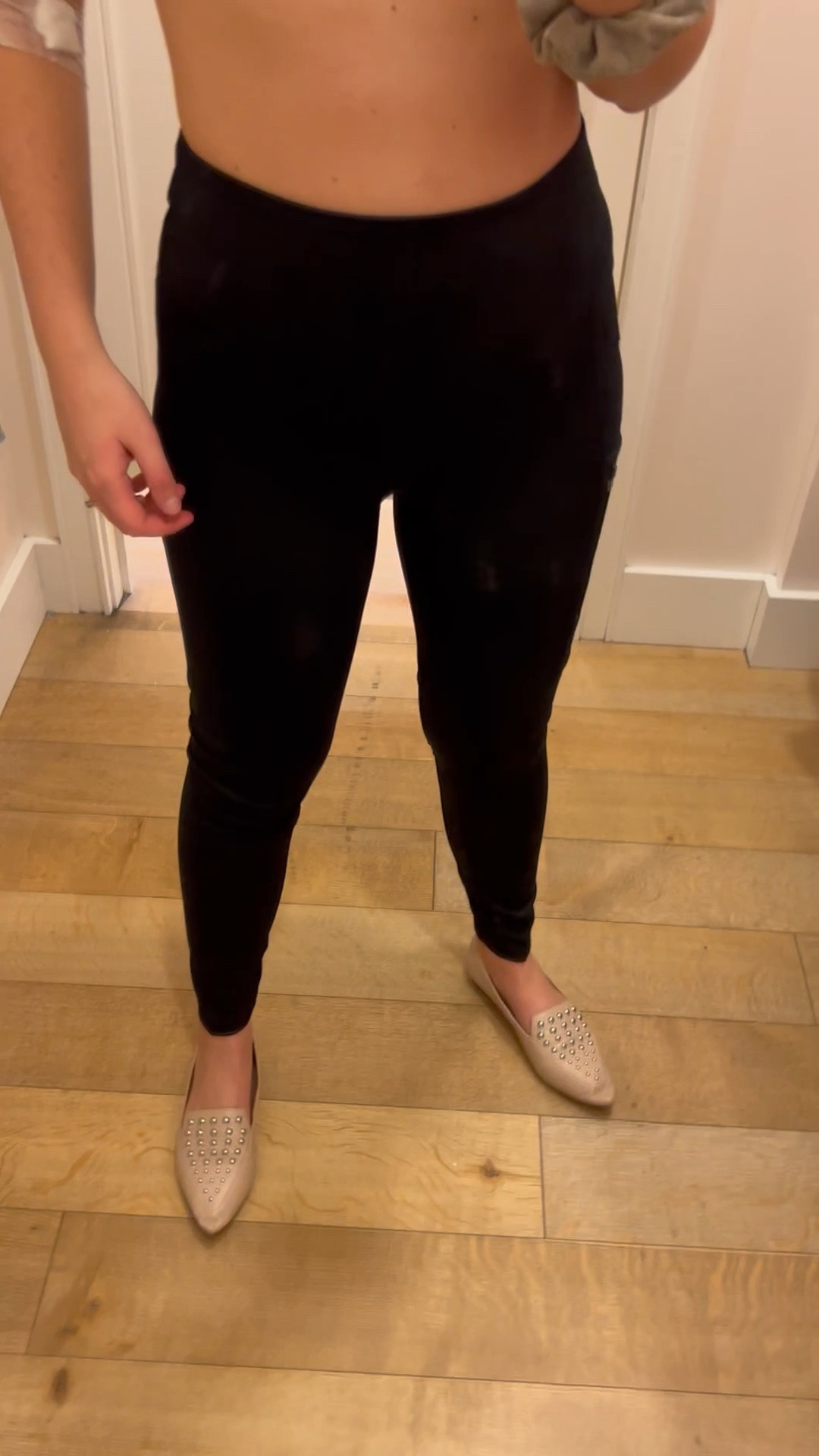 I own MANY pairs of Lou and grey leggings and might add these to my collection! A great material for working out it everyday wear with pockets on BOTH sides, and even a bonus zip pocket!

Sizing: tts (s)

#LTKfit #LTKunder100 #LTKstyletip