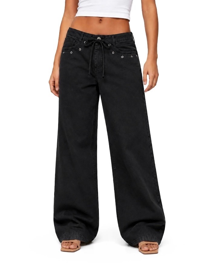 The hottest low rise jeans for Fall available at Walmart!

#LTKootd