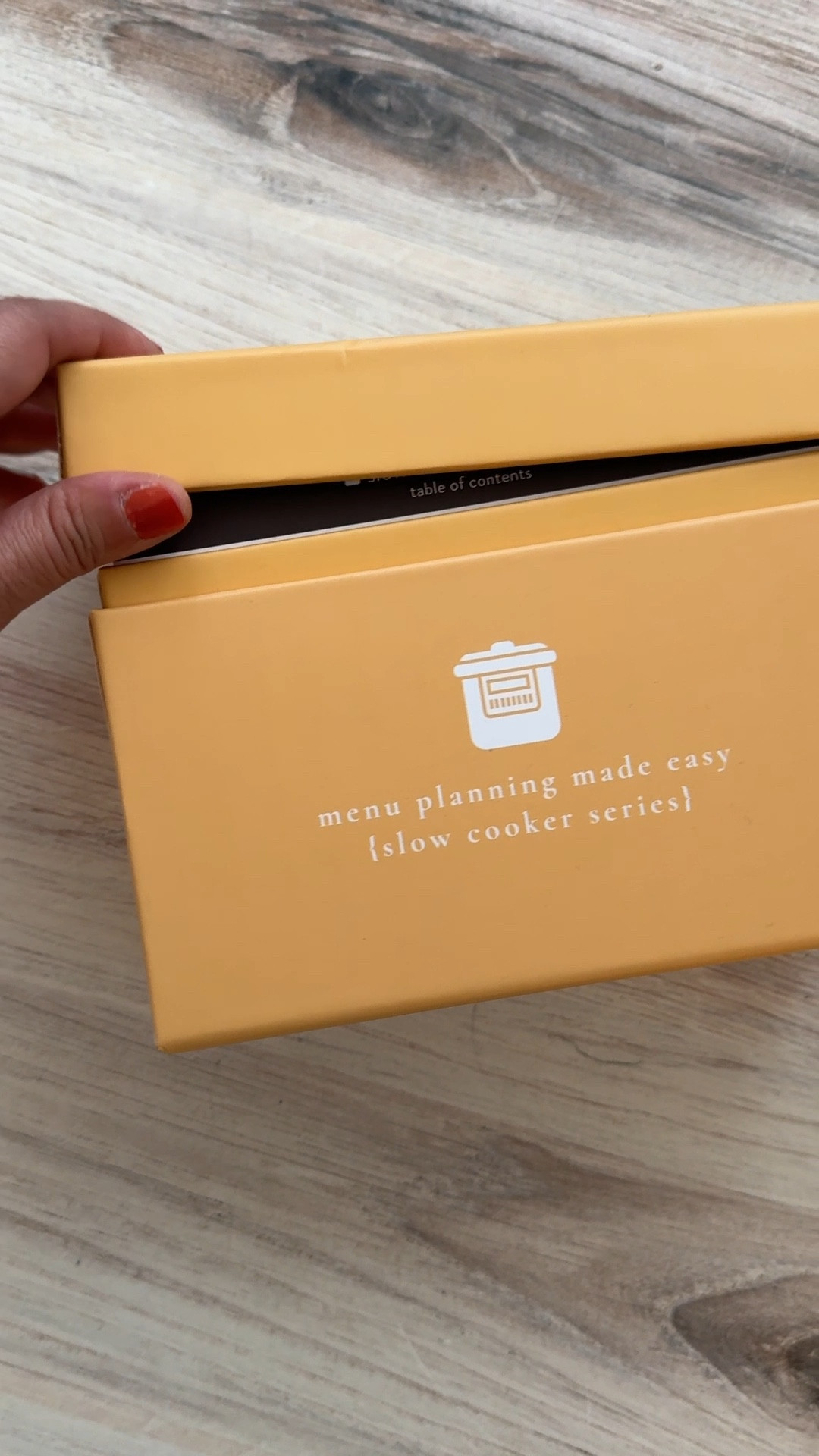 Love these easy breezy menu planning cards from my favorite home organizing shop!

This one is for slow cookers, but they have others for freezer meals, celebrations, and low calorie  