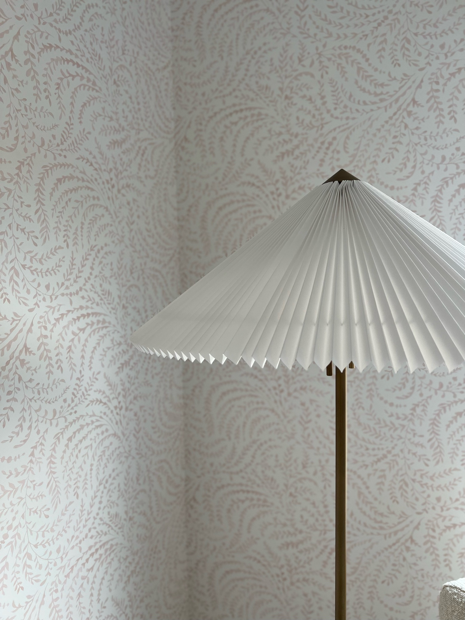 Priano Wallpaper : Serena & Lily Color: Pink Sand

Wallpaper. Baby girl nursery. Lamp.  Crate & Kids. Pink wallpaper. Pink nursery  

#LTKBaby #LTKHome