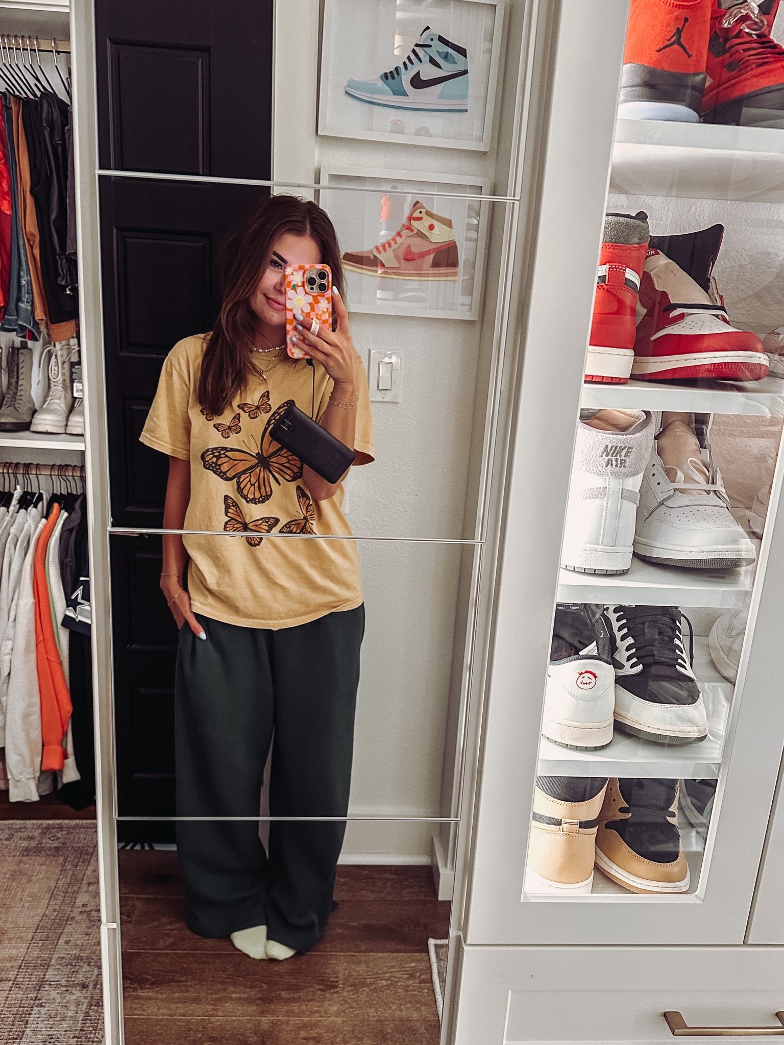 Urban Outfitters 25% off site wide sale. These sweatpants are part of my weekly rotation and they come in several color options.

Travel outfit | Loungewear | comfy clothes 

 

#LTKtravel #LTKSale #LTKfindsunder50