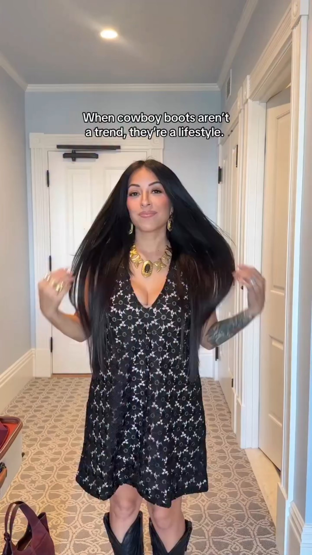 dinner outfit for night 1 in San Diego with my @toyotausa family. 

Dress: @shopbuddylove 
Boots: @lane.official 
Jewelry: @yellowrosebykendrascott 

#ootd #westernfashion #westernfashionblogger #westernfashioninfluencer