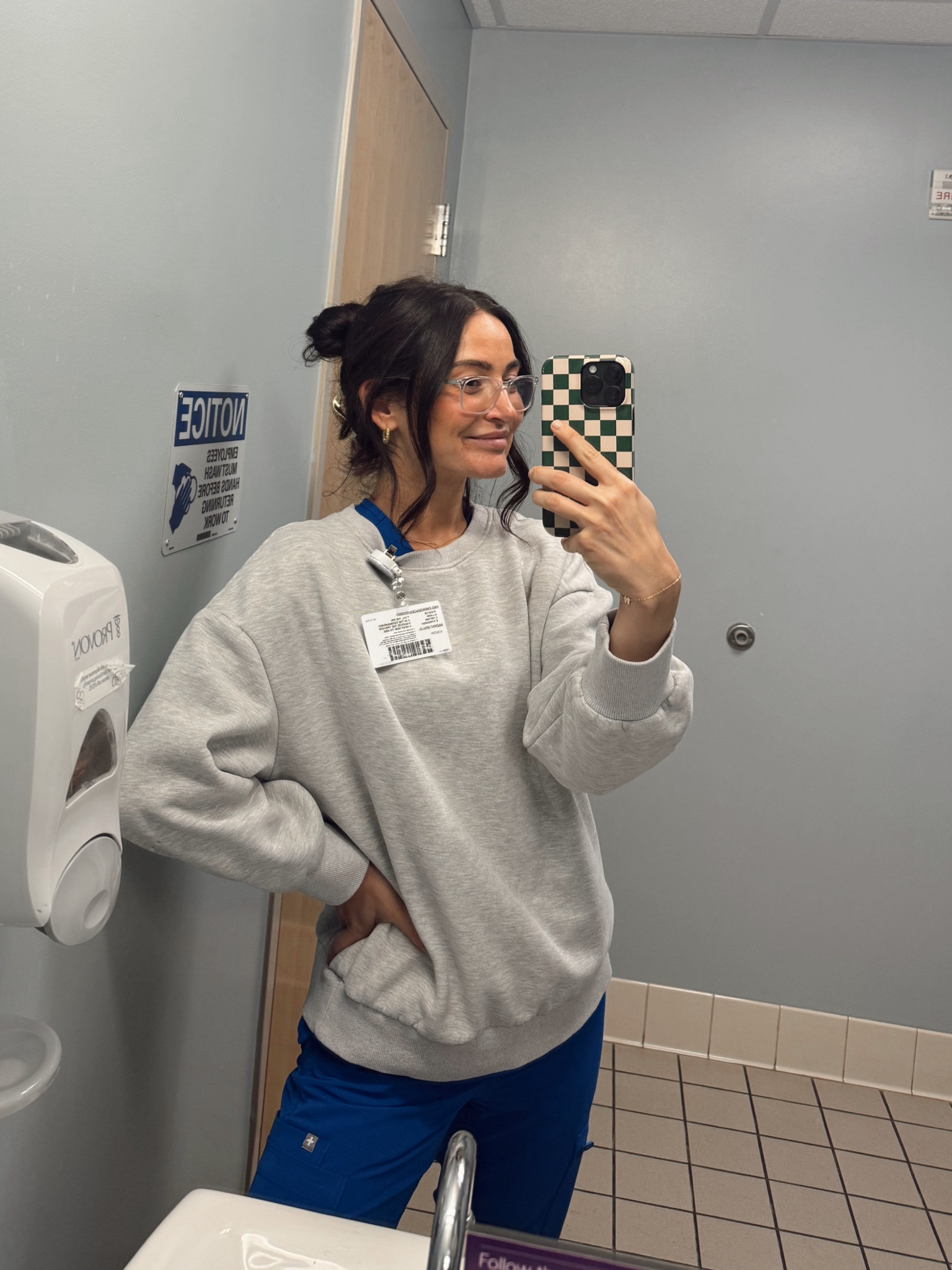 scrub fit oversized sweatshirt! 

wearing a size small :)

#LTKSeasonal #LTKStyleTip #LTKWorkwear