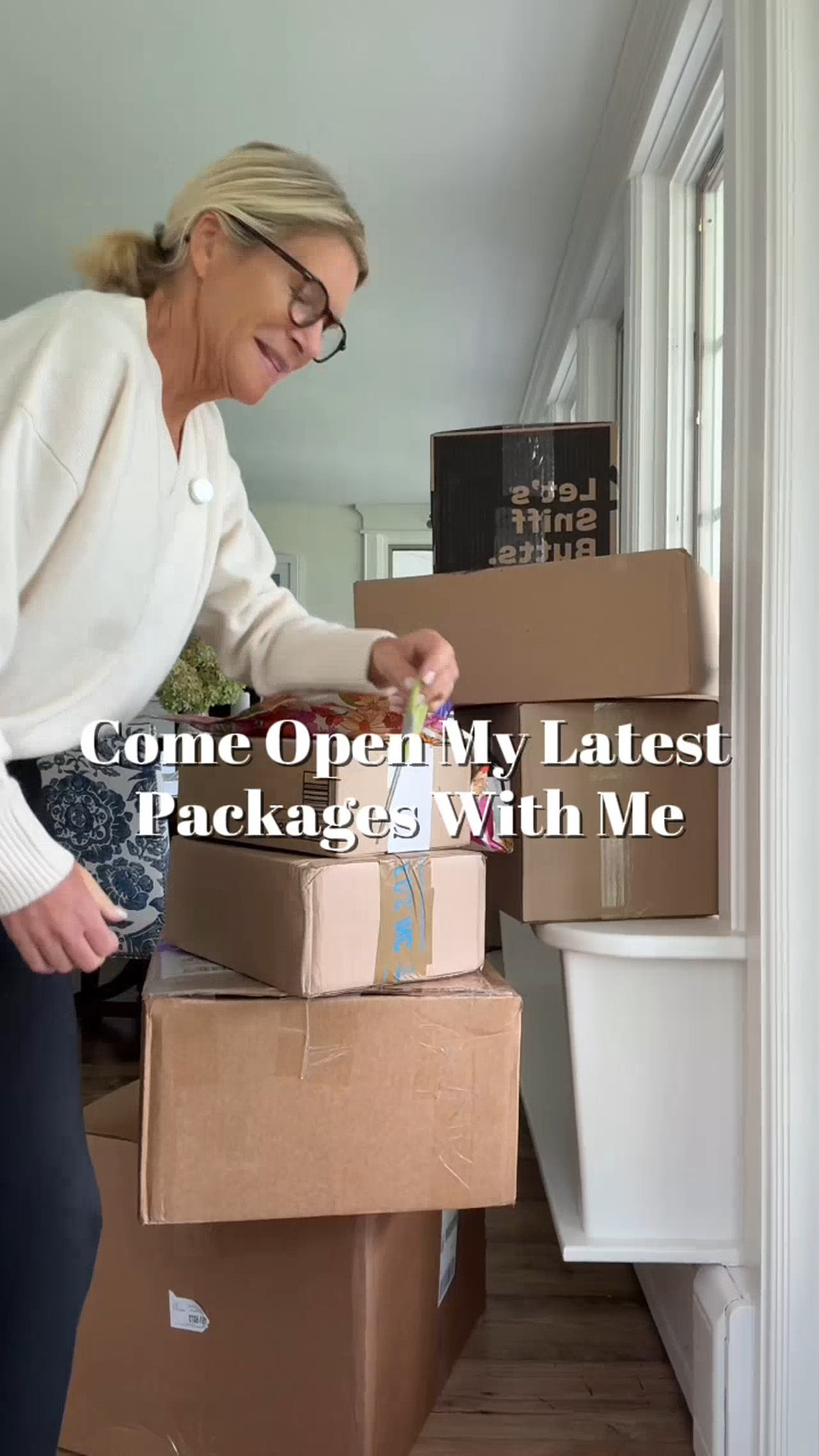 Apparently my front door had a VERY busy day. This unboxing was such a random mix of vacation pieces, gorgeous loungewear, home finds, and a few practical things I actually needed — and somehow that made it even more fun. So many good finds in one pile of boxes. 

 