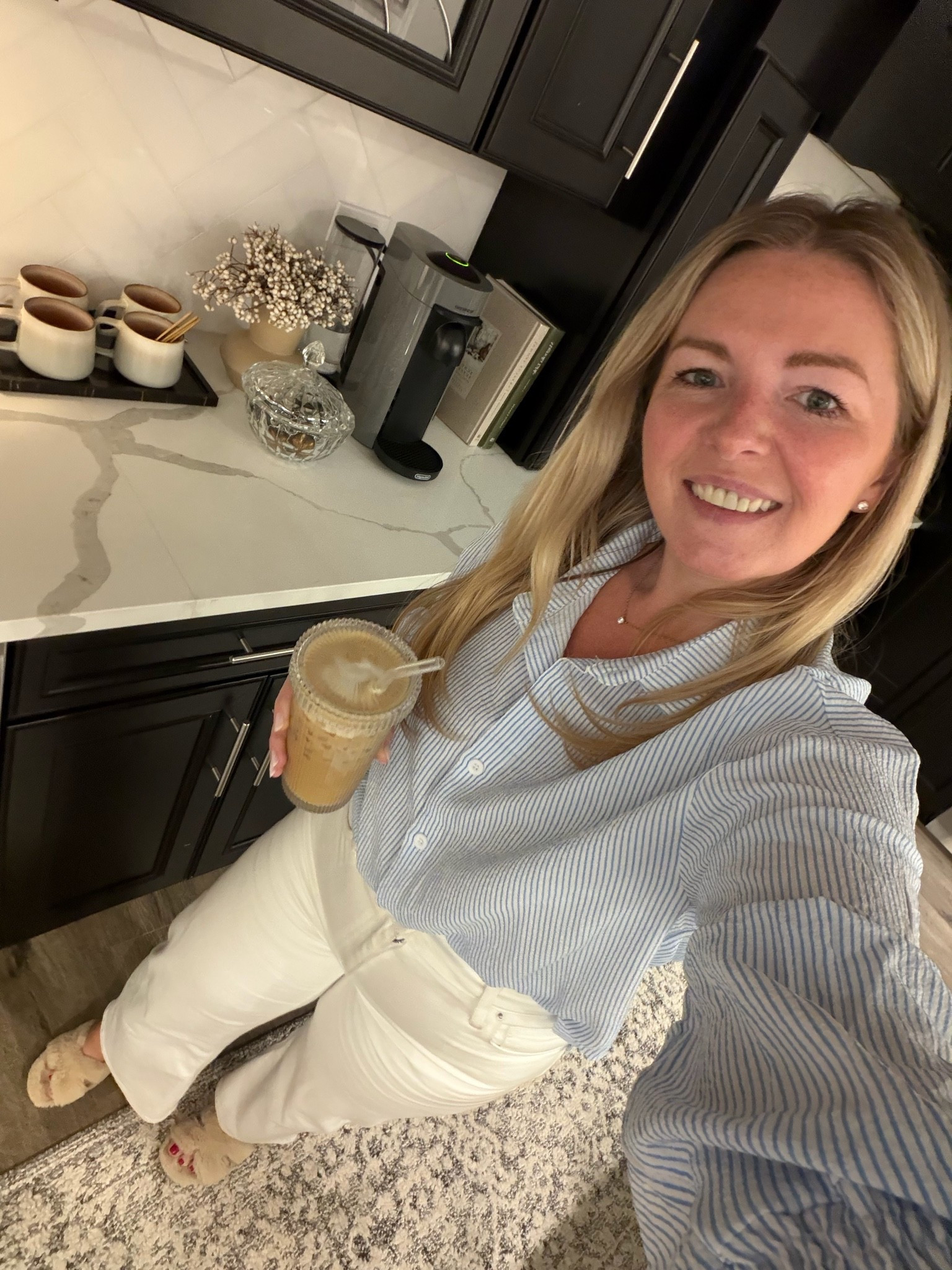 The kind of button-down I keep reaching for lately 🤍
Lightweight, effortless, and easy to dress up or keep casual. Paired it with white denim I know I’ll repeat all spring/summer ☕️✨

#LTKootd