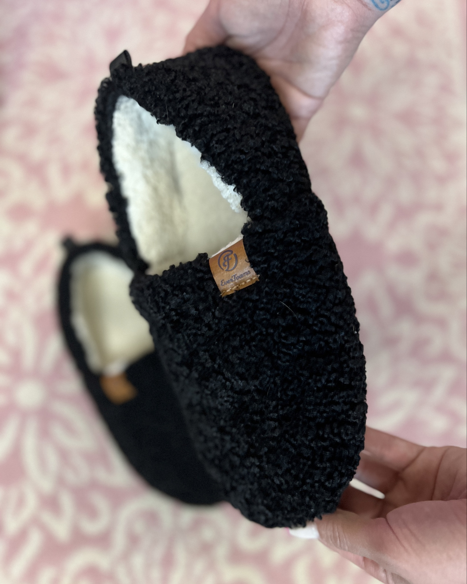 Memory foam polar fleece house slippers 🤌🏼 so soft it feels like you’re walking on a cloud! But love the hard sole bottoms for extra grip.

#LTKHome #LTKFindsUnder50 #LTKMidsize
