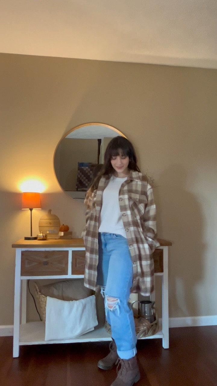 My favorite mom Jean! Slightly oversized. 
I’m wearing a size 4 

#LTKFindsUnder50 #LTKGiftGuide #LTKVideo
