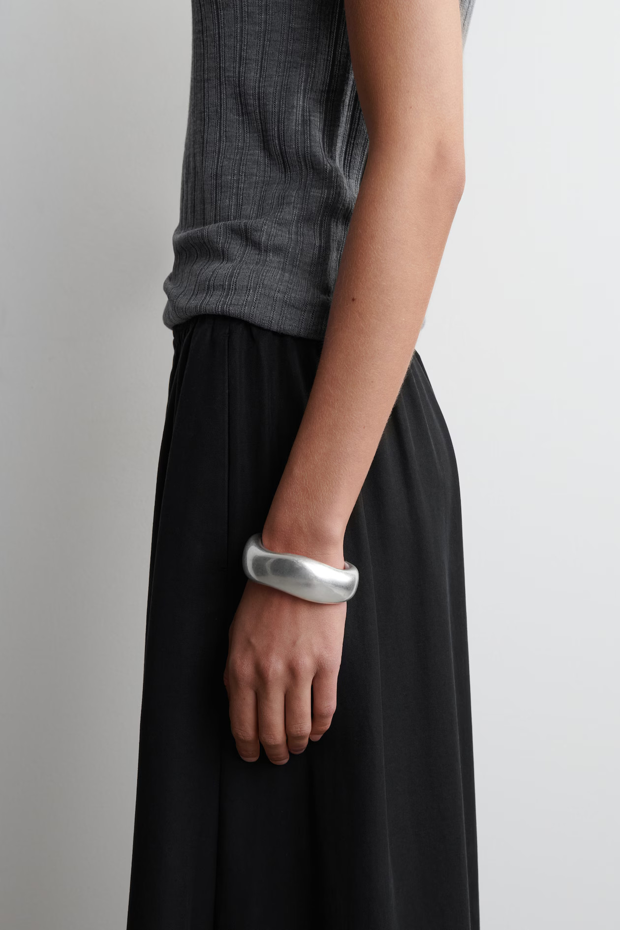 CHUNKY CURVED BANGLE - SILVER | COS | COS UK