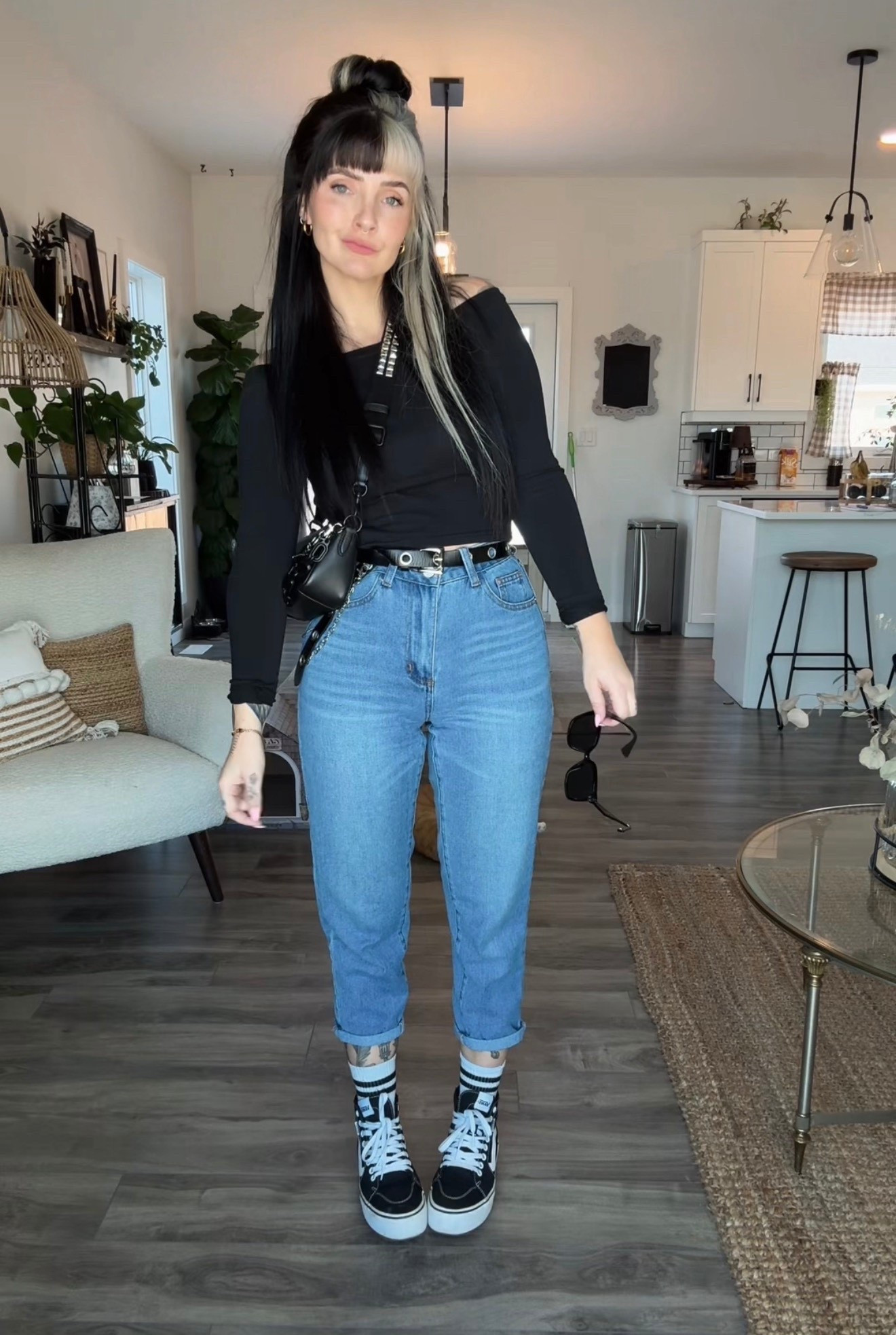 Off the shoulder fit kind of day.

Top: urban planet
Pants: Shein
Belt: Amazon
Shoes: vans stacked high top
Purse: Coach flap charter bag
Sunglasses: shein