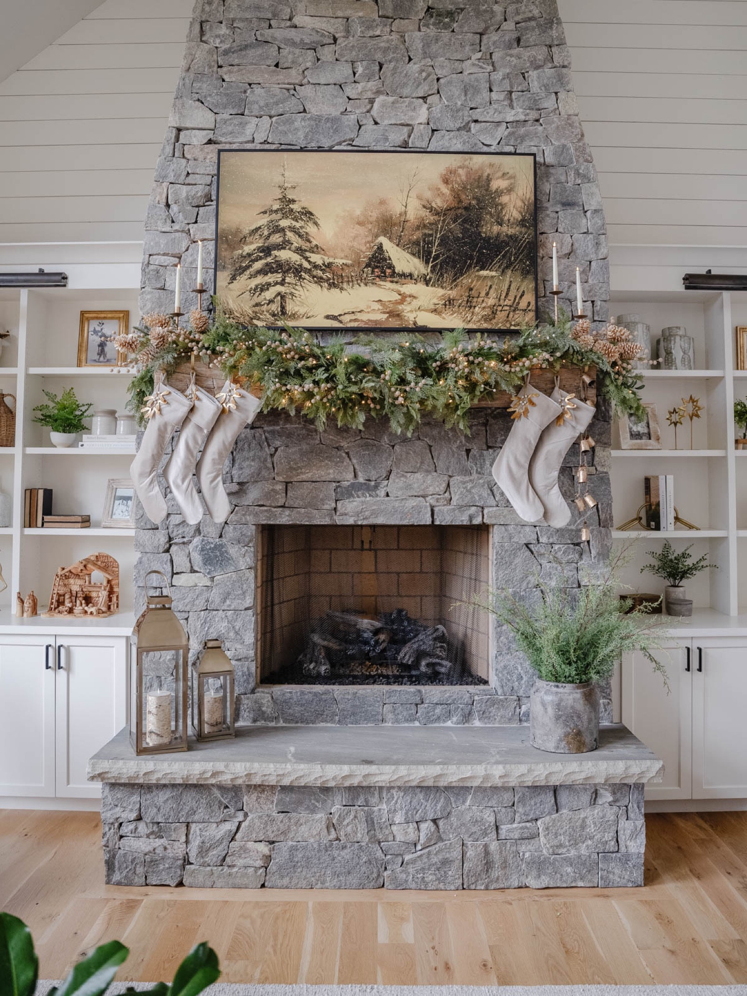 Christmas Home Tour 2022

Garland // stockings // bells // lanterns // candlesticks // flameless candles

For more holiday inspiration check out Cristincooper.Com 

#christmashometour

#LTKHoliday #LTKSeasonal #LTKhome