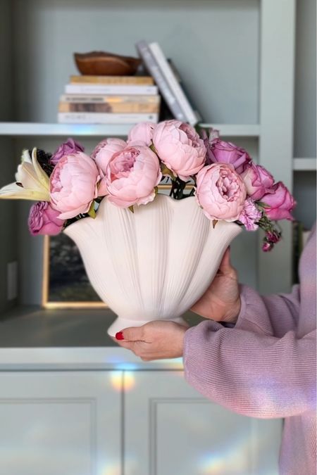 Scallop shell vase from H&M :)

#LTKfindsunder50 #LTKhome