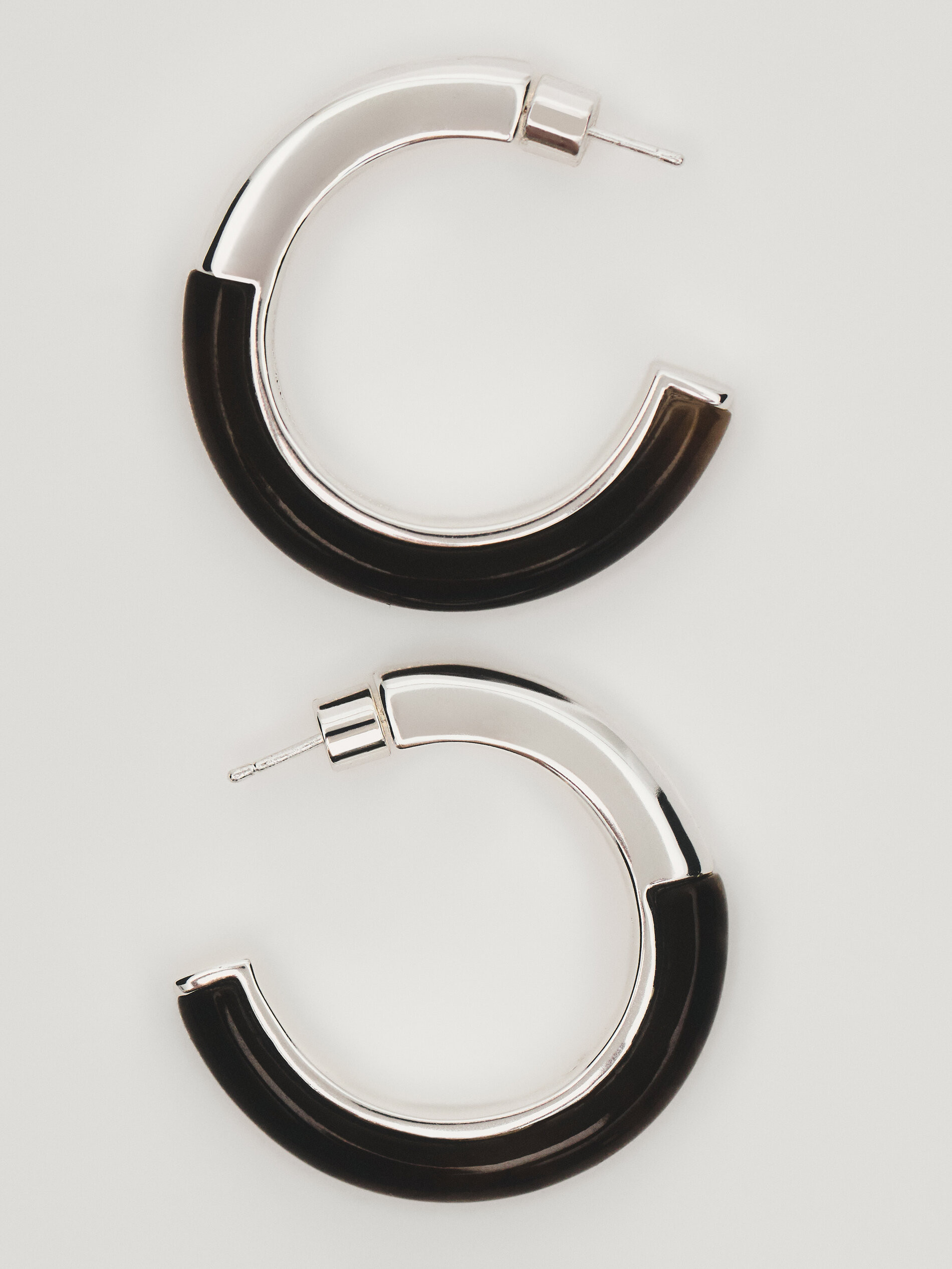 Hoop earrings with resin detail | Massimo Dutti US