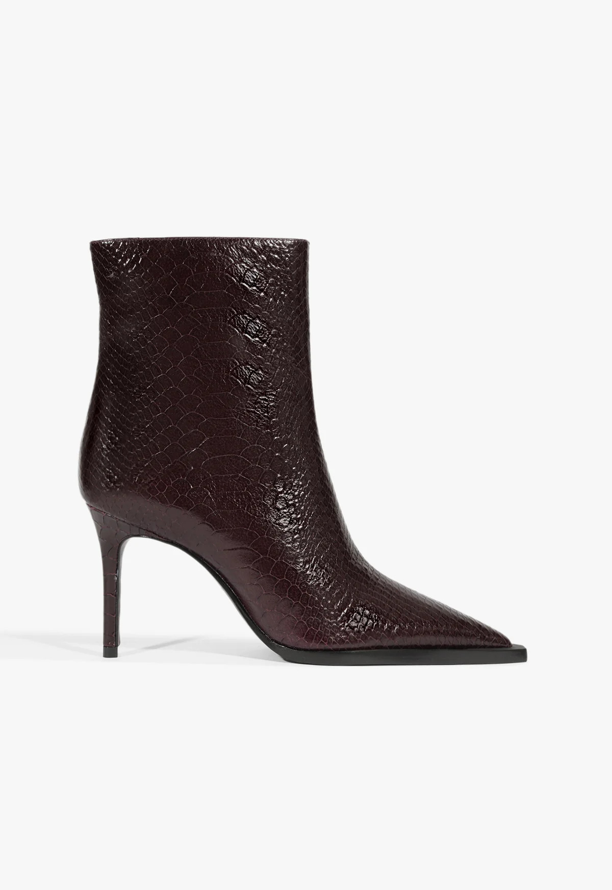 Mary Bootie | Schutz (US)