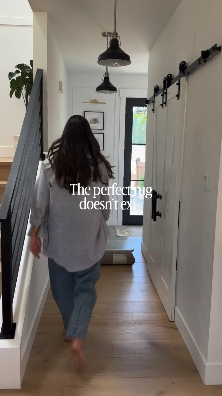 It actually does exist & couldn’t have been a better fit 😍🤍 comment “LINK” and I’ll send this right to your inbox. 

#chrislovesjulia #canadahomedecor #canadianhomefinds #affordablecanadiandecor