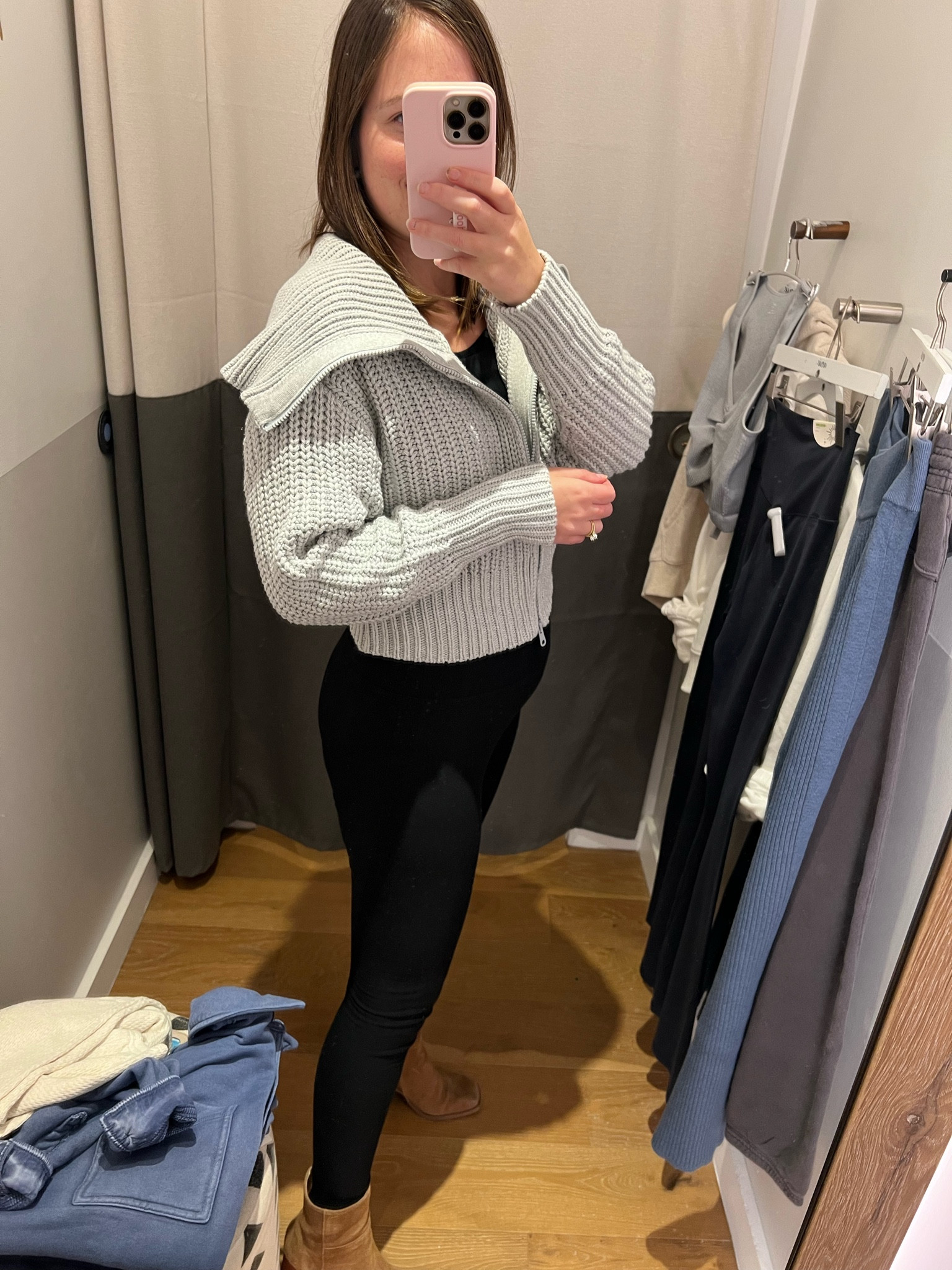 Cropped zip up sweater with the oversized collar. Trendy AND warm!

Sizing - leggings and sweater are tts



#LTKfindsunder50 #LTKstyletip #LTKfindsunder100