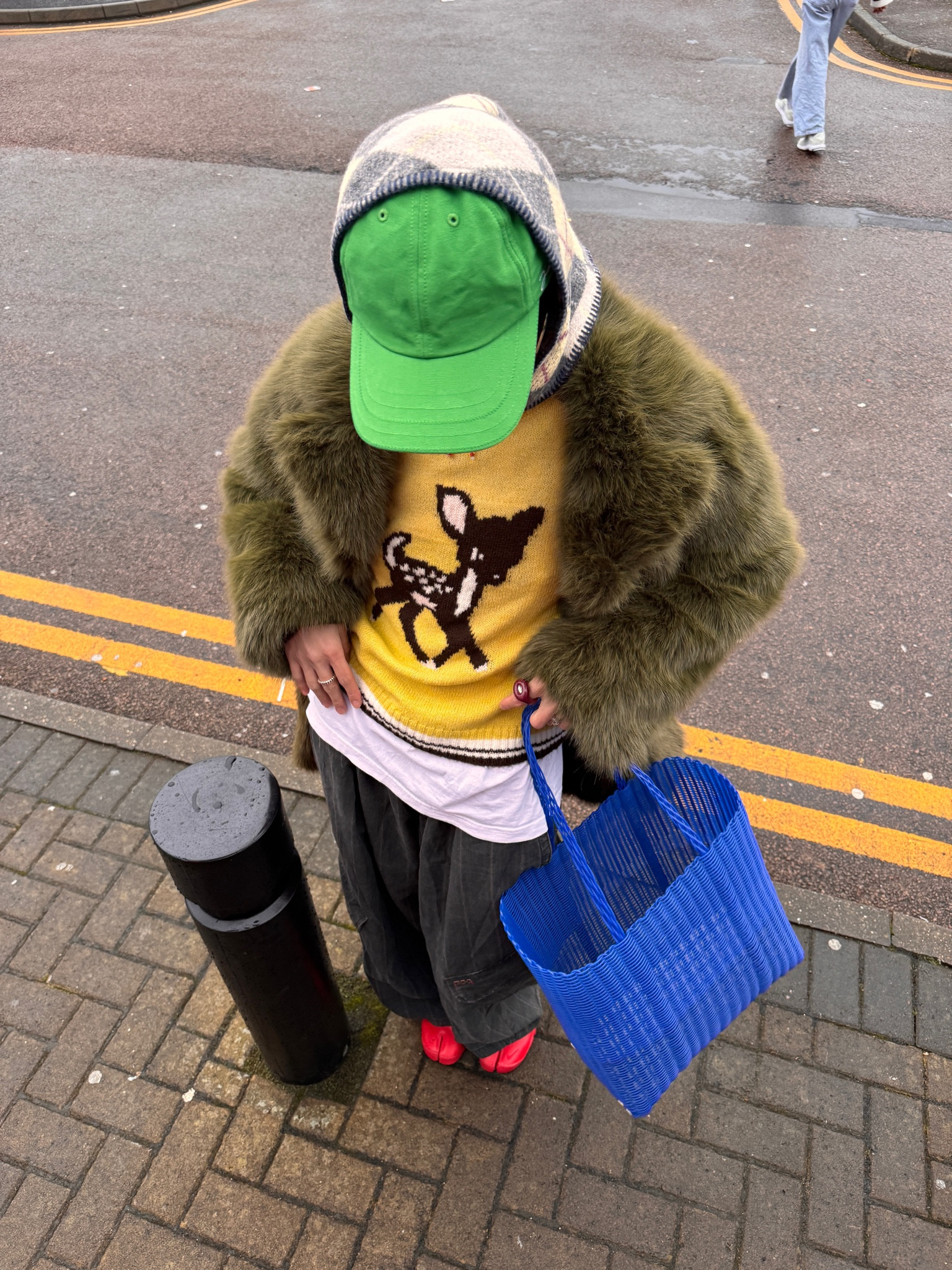 Urban outfitters, scarf, Nike, red shoes, Tabi, baggy pants, knitwear, street style, styling, mix of texture, faux fur, coat

#LTKstyletip #LTKwinter #LTKeurope