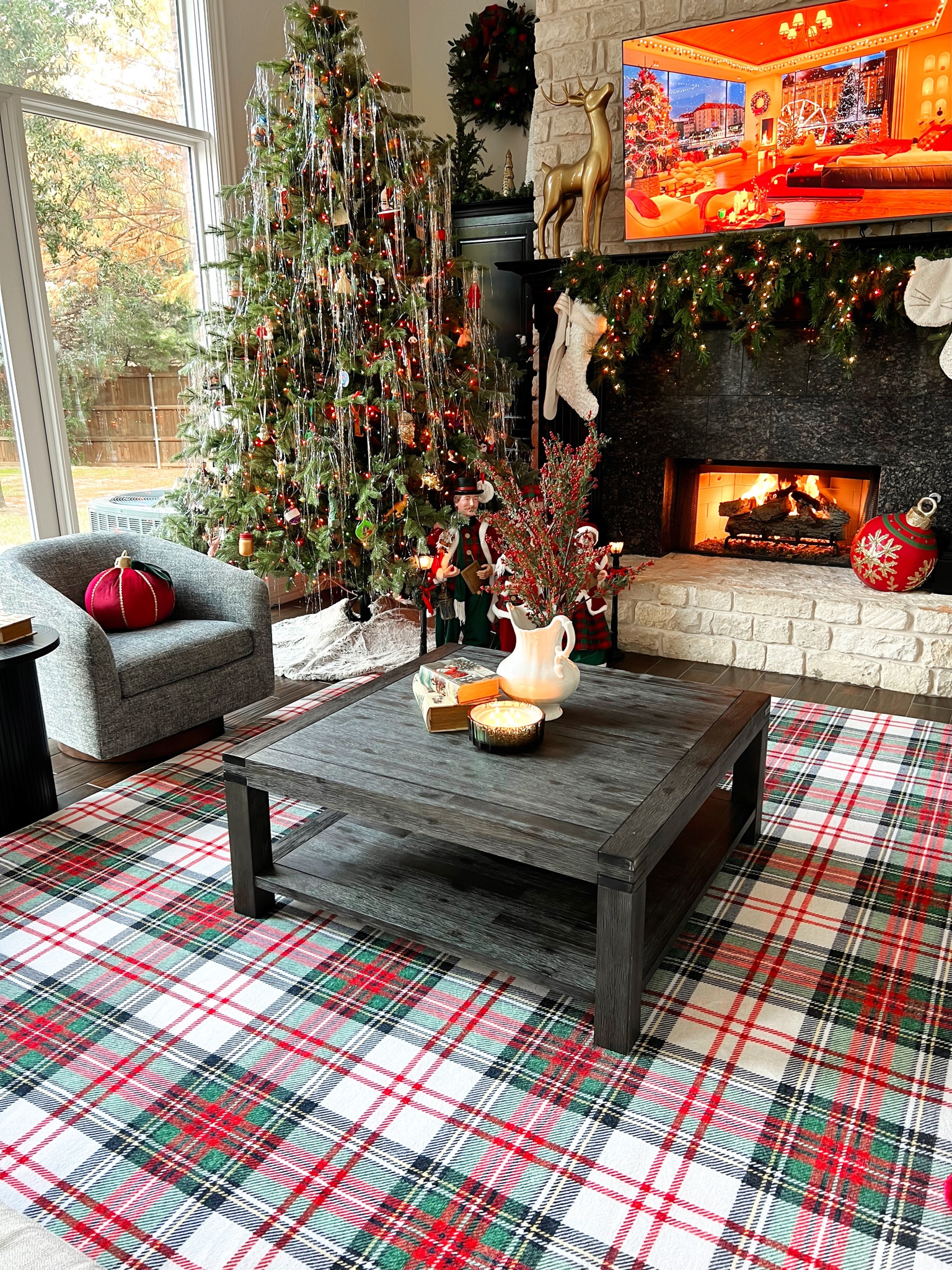 Macyblackwell10 for 10% off!! Holiday area rug. Area rug sale. Living room. Ruggable. Washable rug 

#LTKhome #LTKHoliday #LTKSeasonal