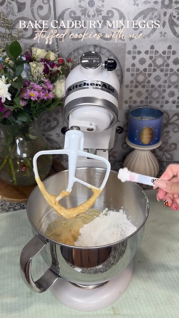 fun fact, I love Cadbury chocolate eggs, like they are my guilty pleasure. I can’t wait to make these again this holiday season🐣
.
#cadburyeggs #chocolatechipcookie #bakingrecipe #recipe