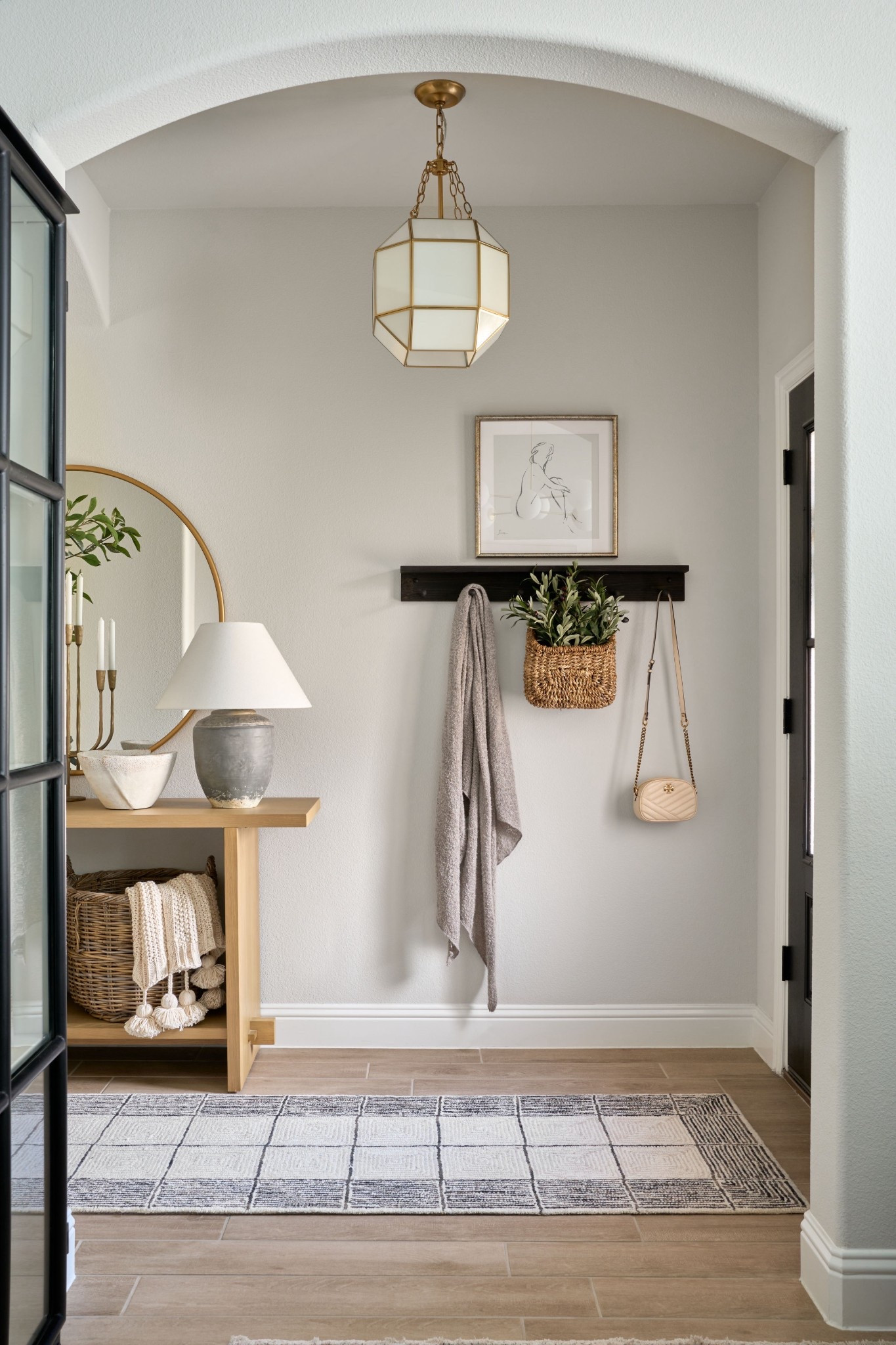 ✨Entryway inspo✨Obsessed with this pendant light. 😍

#LTKSaleAlert #LTKHome