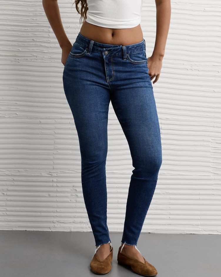 American Eagle- Wrap It Up Sale
25-5O% OFF Everything!!!
Curvy Jeans in all styles! Get yours while they last
#americaneagle #salealert #curvyjeans #frankietavares

#LTKSaleAlert #LTKHoliday #LTKGiftGuide